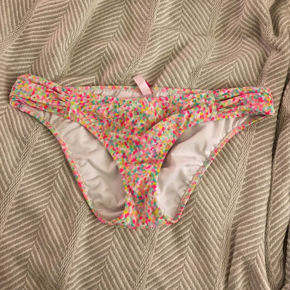 Victoria Secret swim bottom never worn!